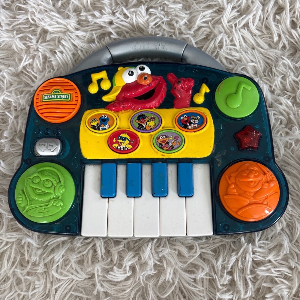 Rare Vintage y2k Sesame Street Elmo Rock & Roll Keyboard RadioShack Music